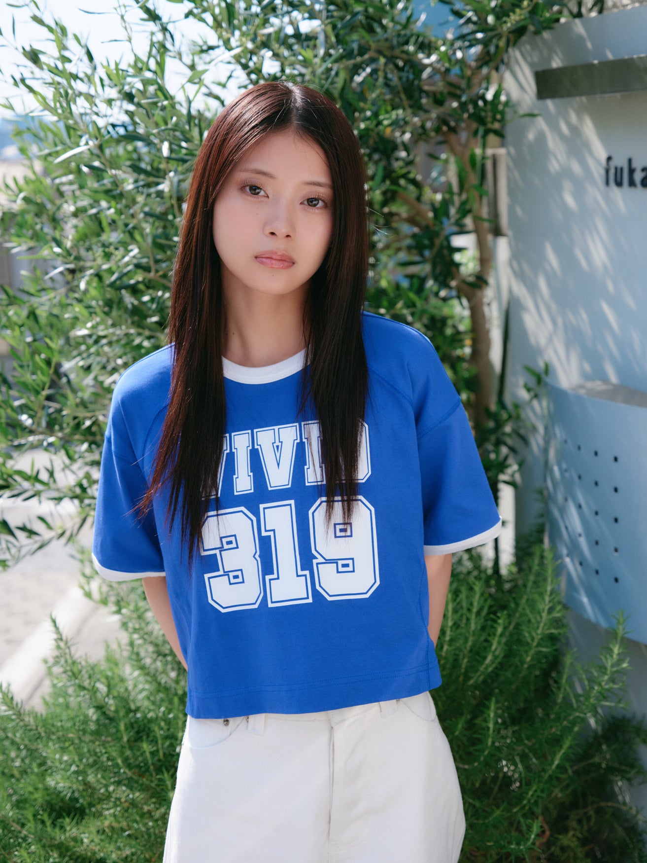 VIVIDビッグロゴクロップドTシャツ – 319VIVID