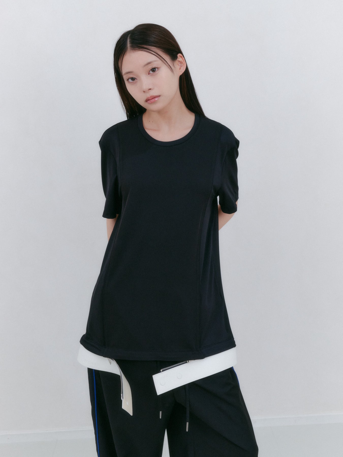 ベルトディテールTシャツ