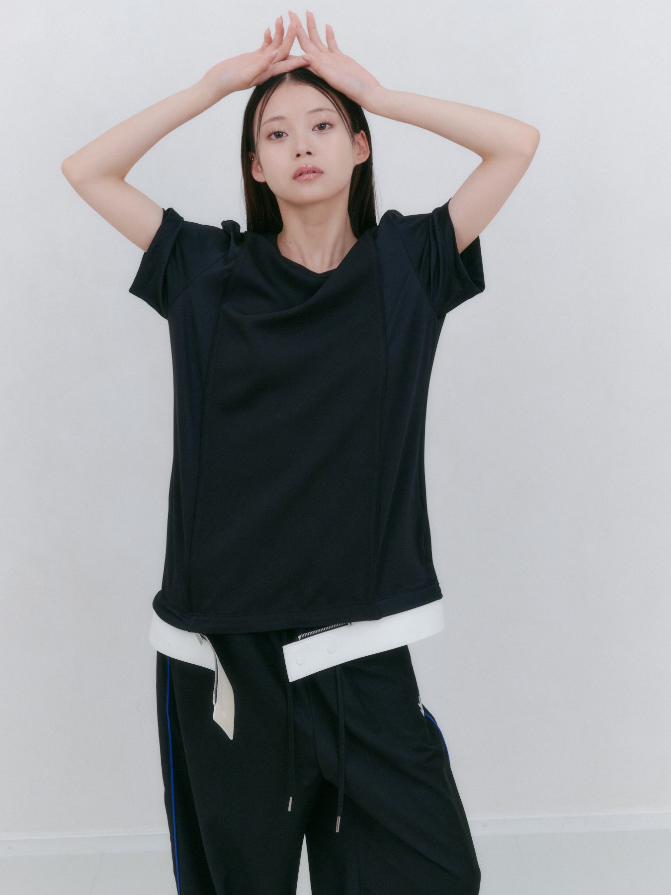 ベルトディテールTシャツ