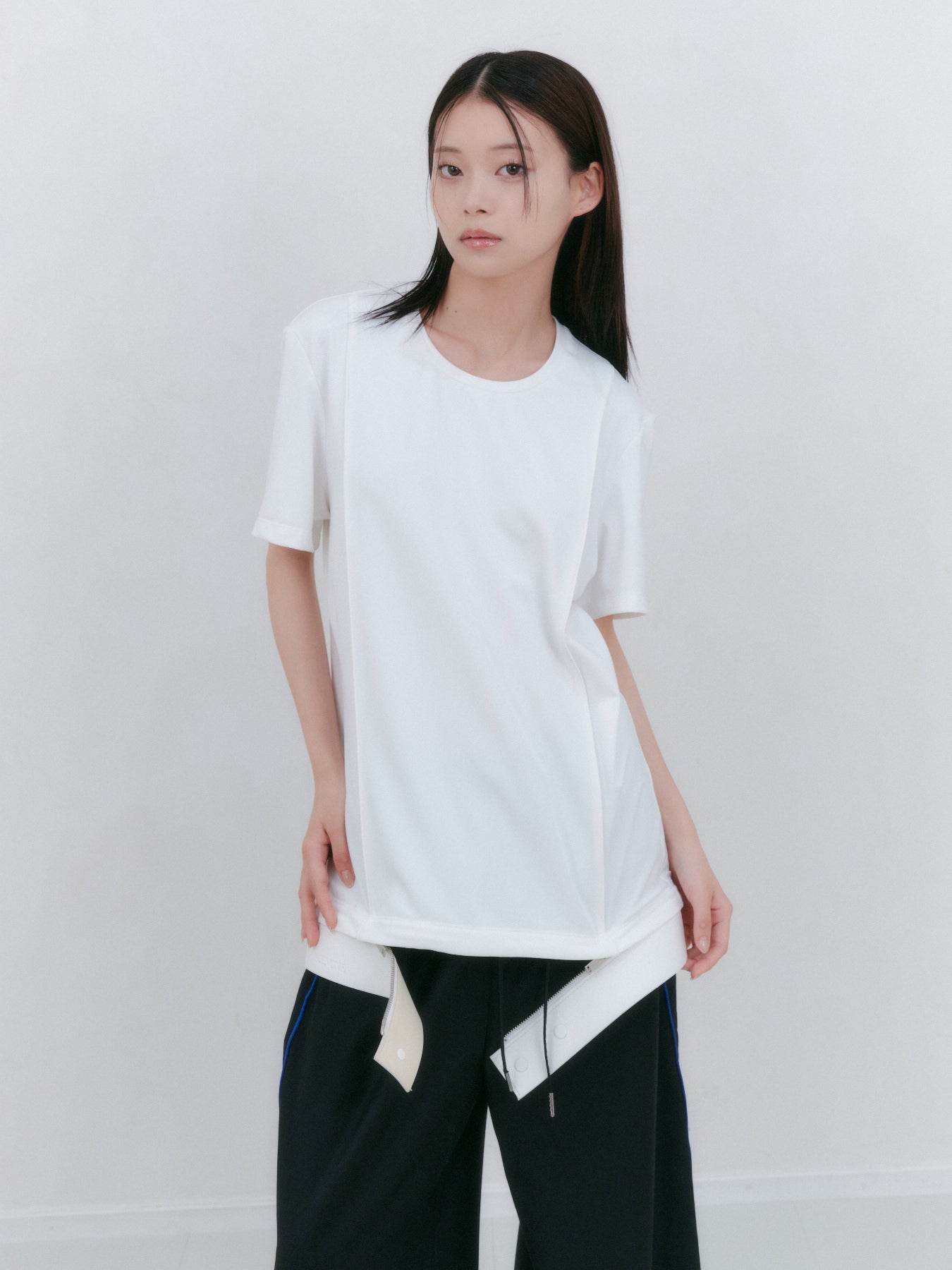 ベルトディテールTシャツ