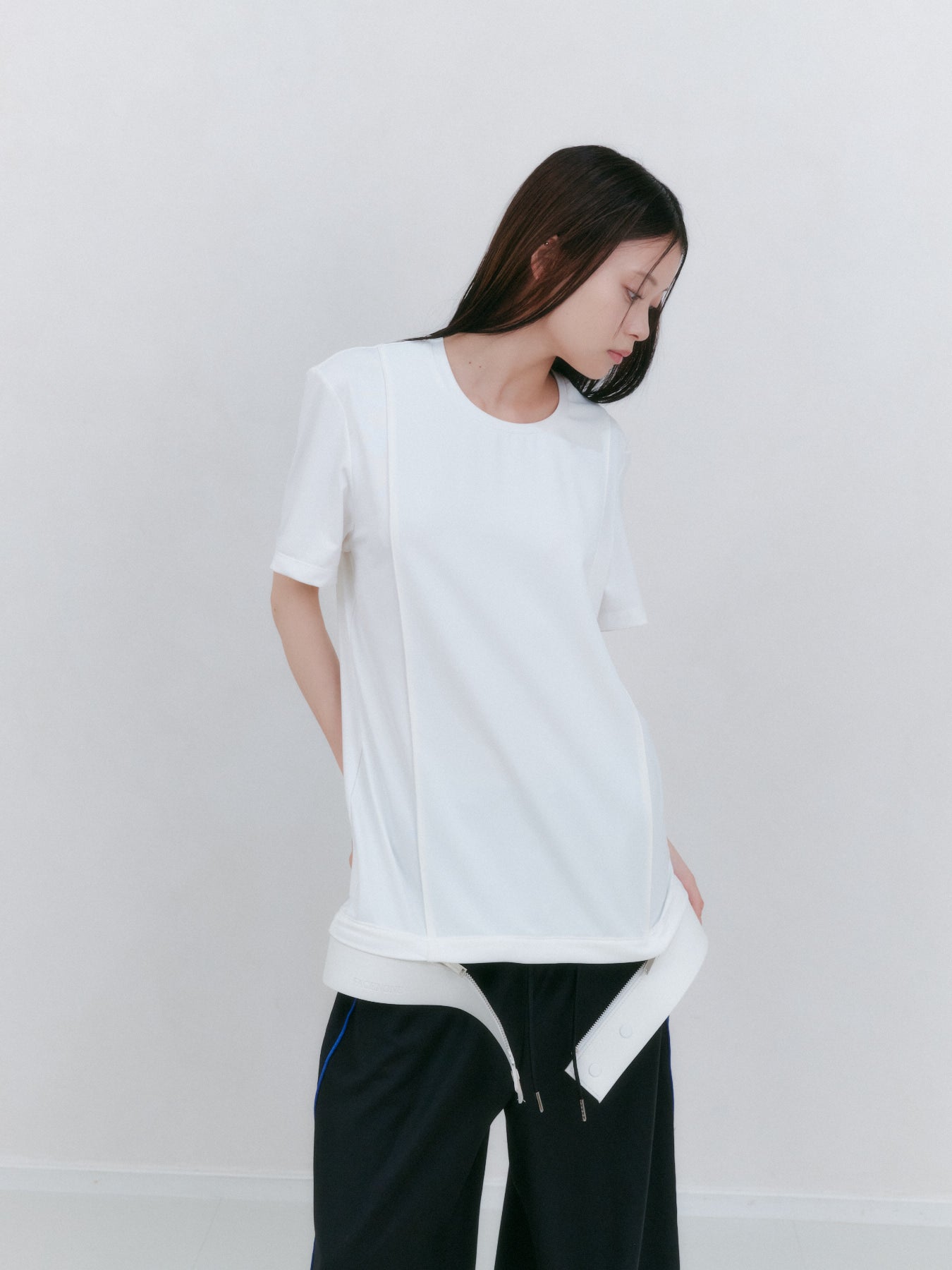 ベルトディテールTシャツ