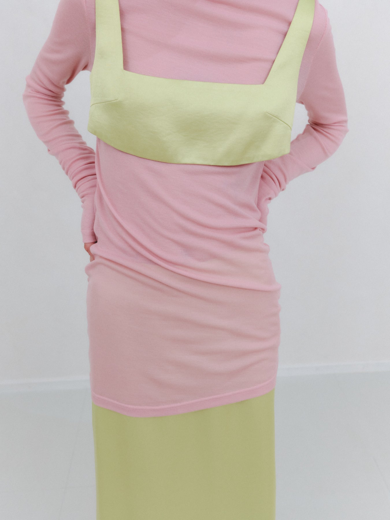 アンダーバストブラトップ