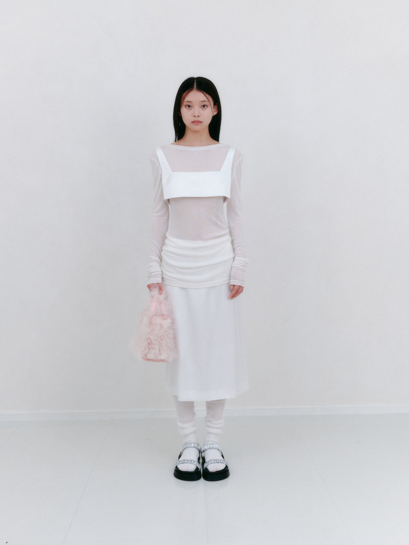 サテンミディスカート