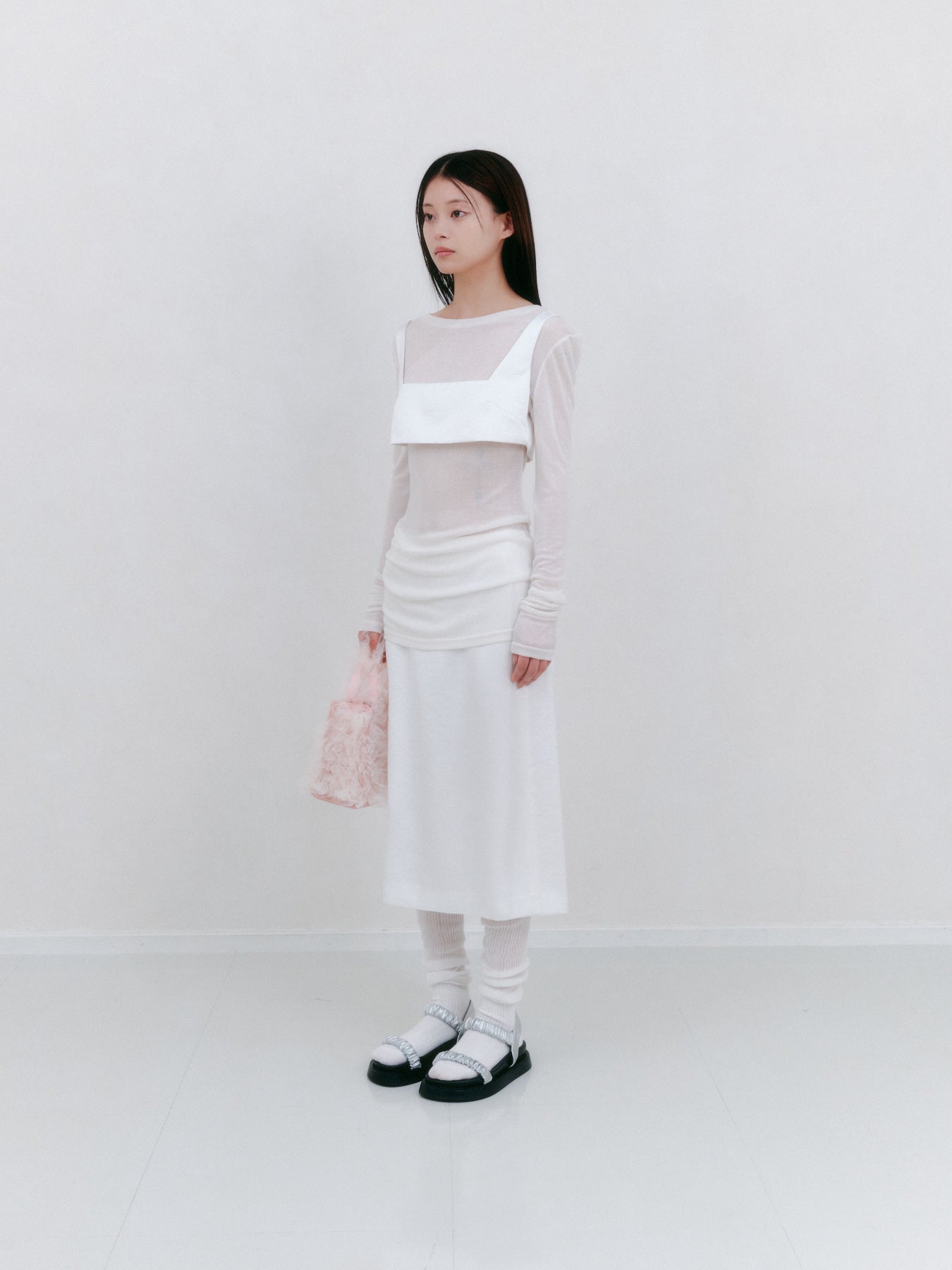 サテンミディスカート