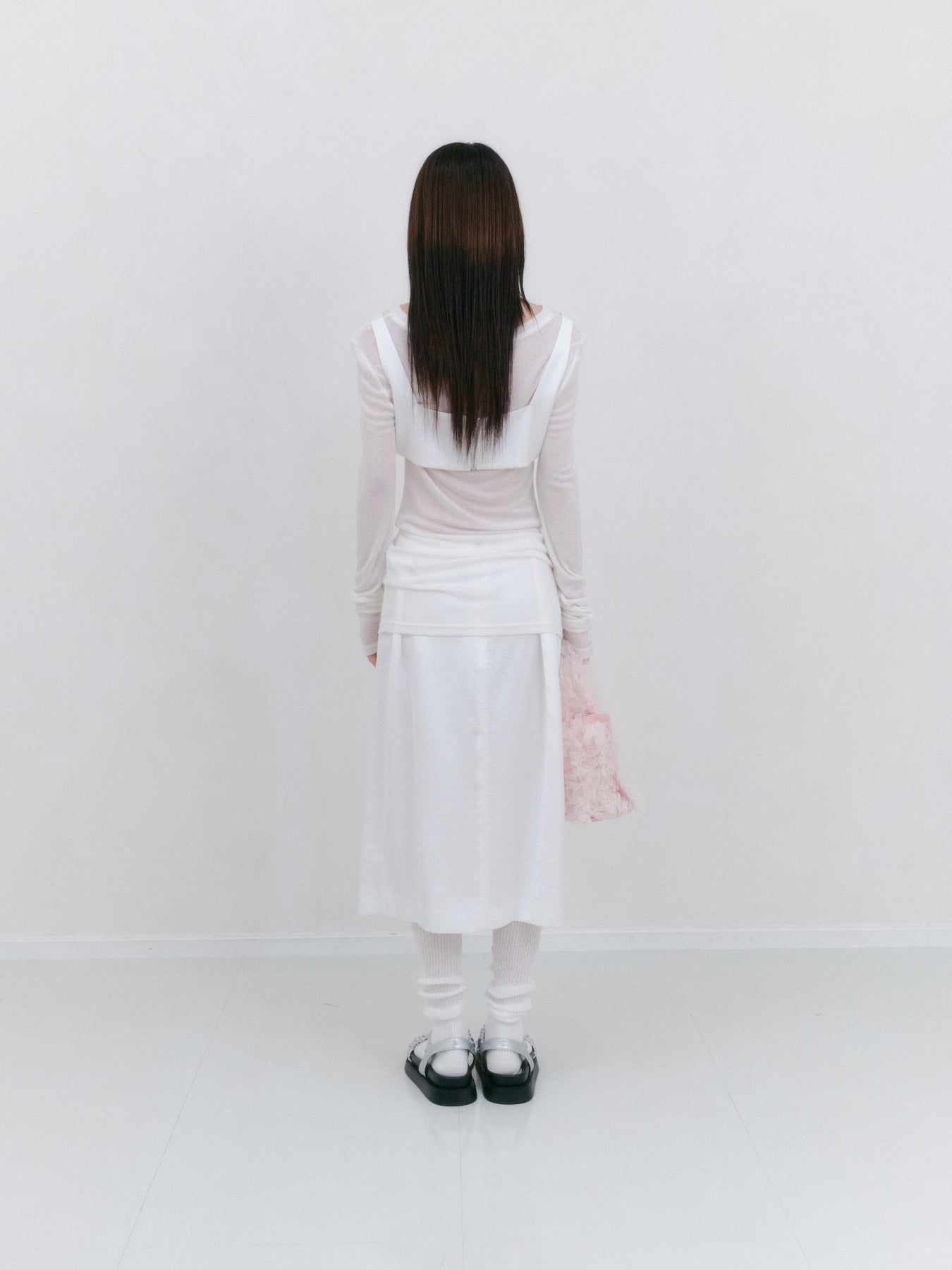 サテンミディスカート