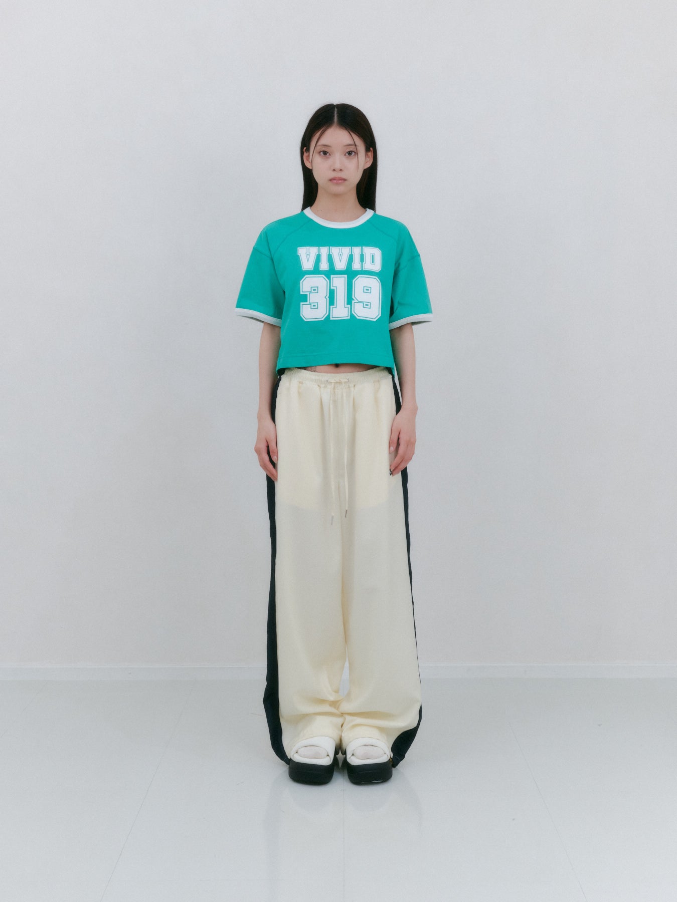 VIVIDビッグロゴクロップドTシャツ