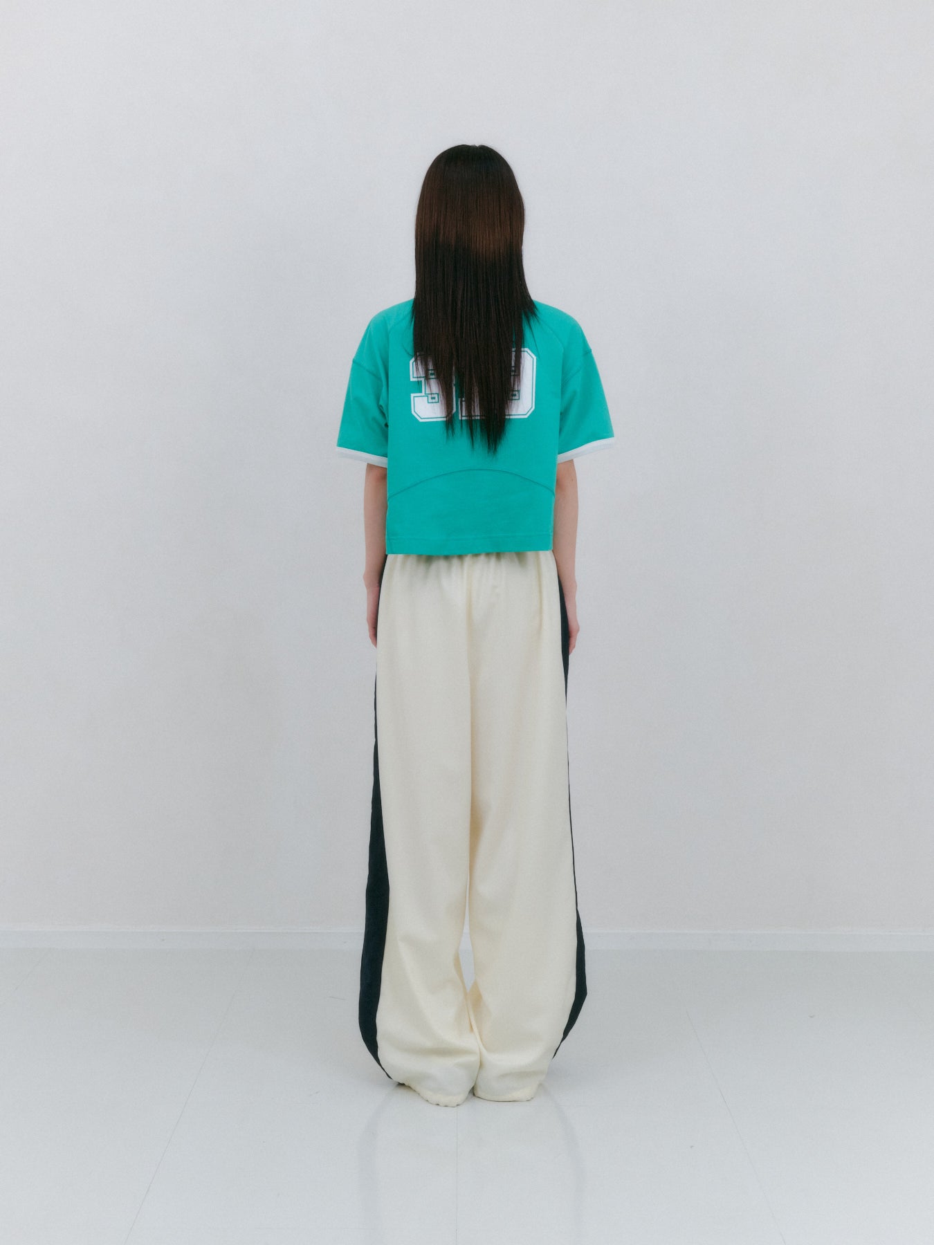 VIVIDビッグロゴクロップドTシャツ