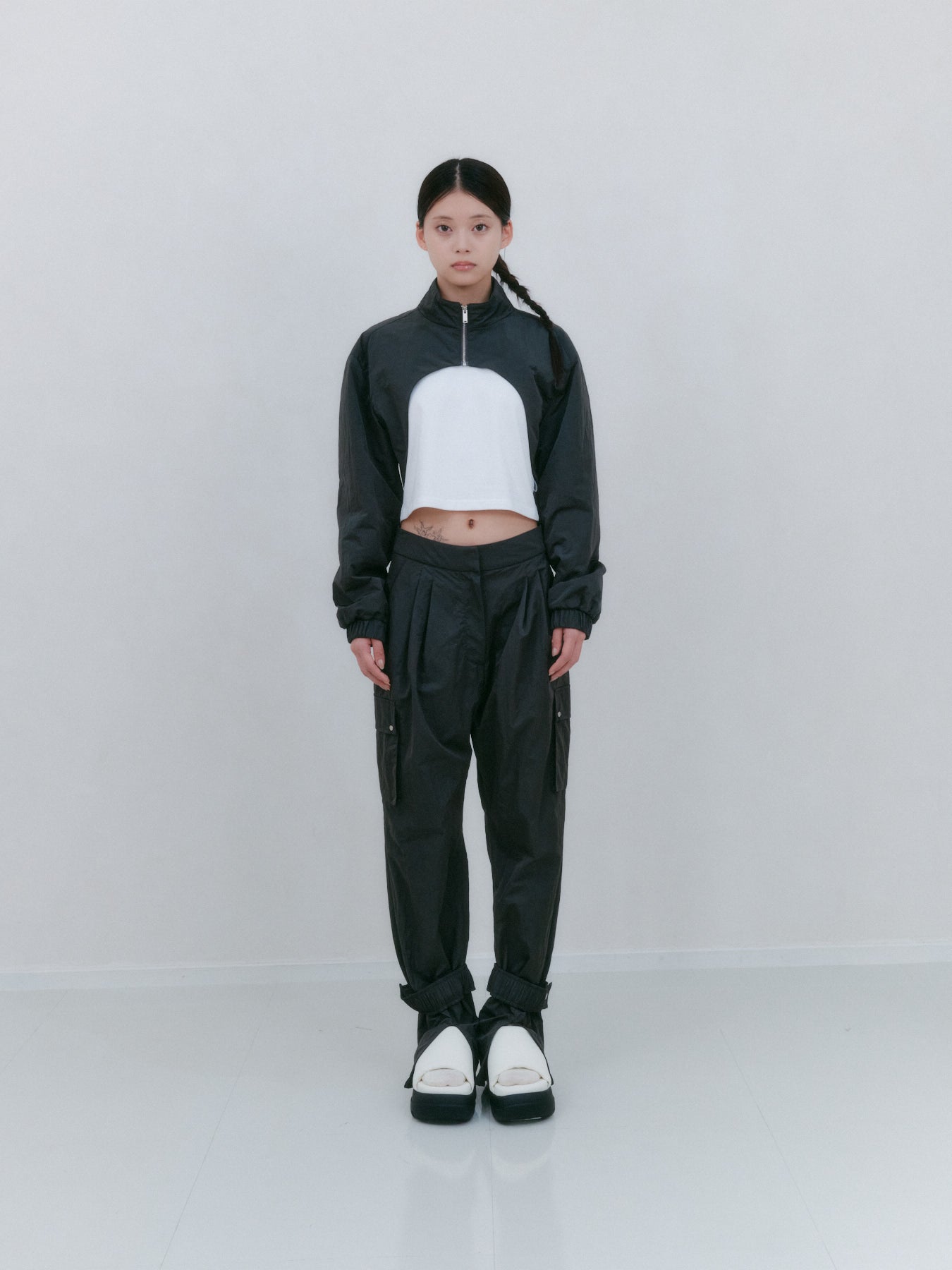 スリットディテールナイロンカーゴパンツ