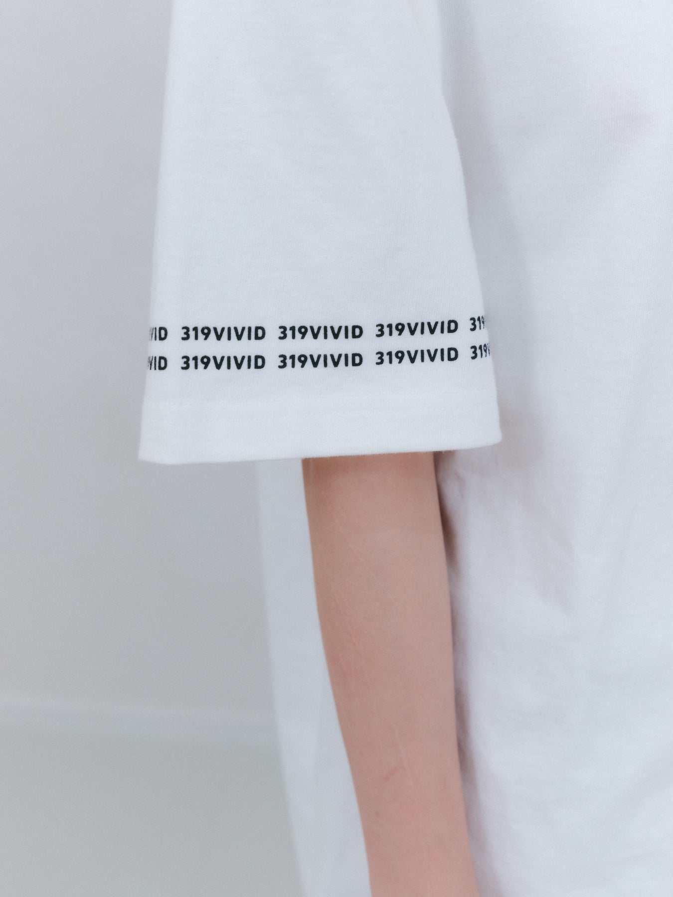 VIVIDロゴTシャツ