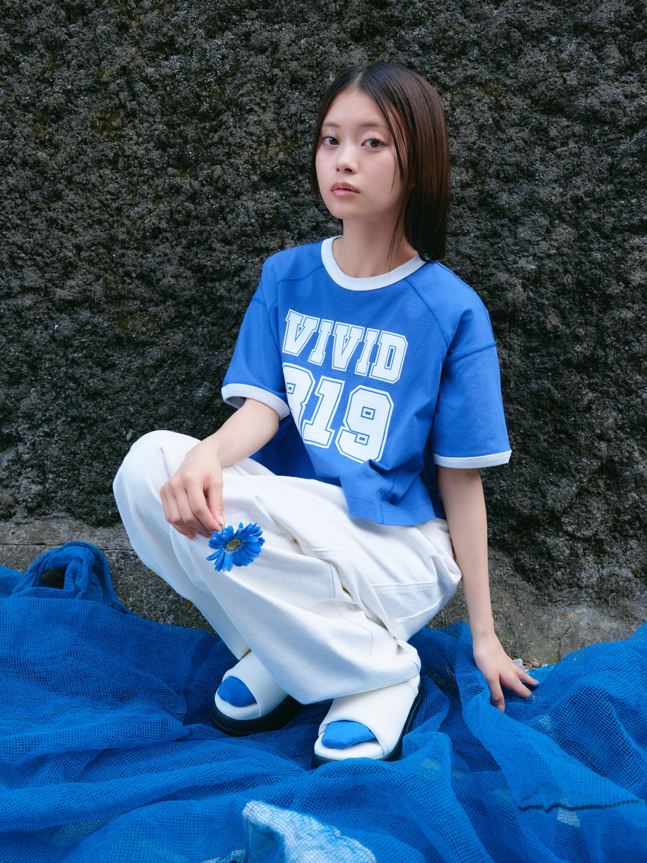 VIVIDビッグロゴクロップドTシャツ – 319VIVID