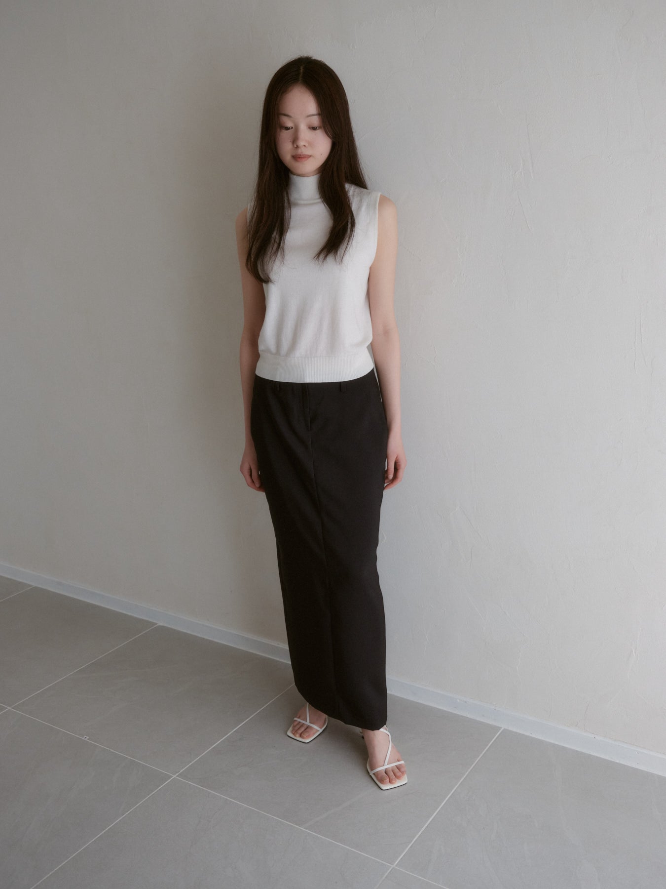 タートルネックノースリーブニットトップ