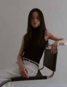 タートルネックノースリーブニットトップ