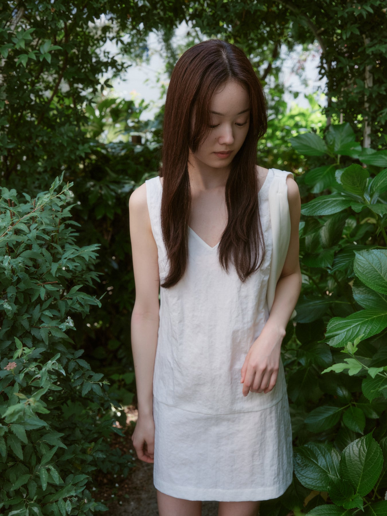 Vネックミニドレス