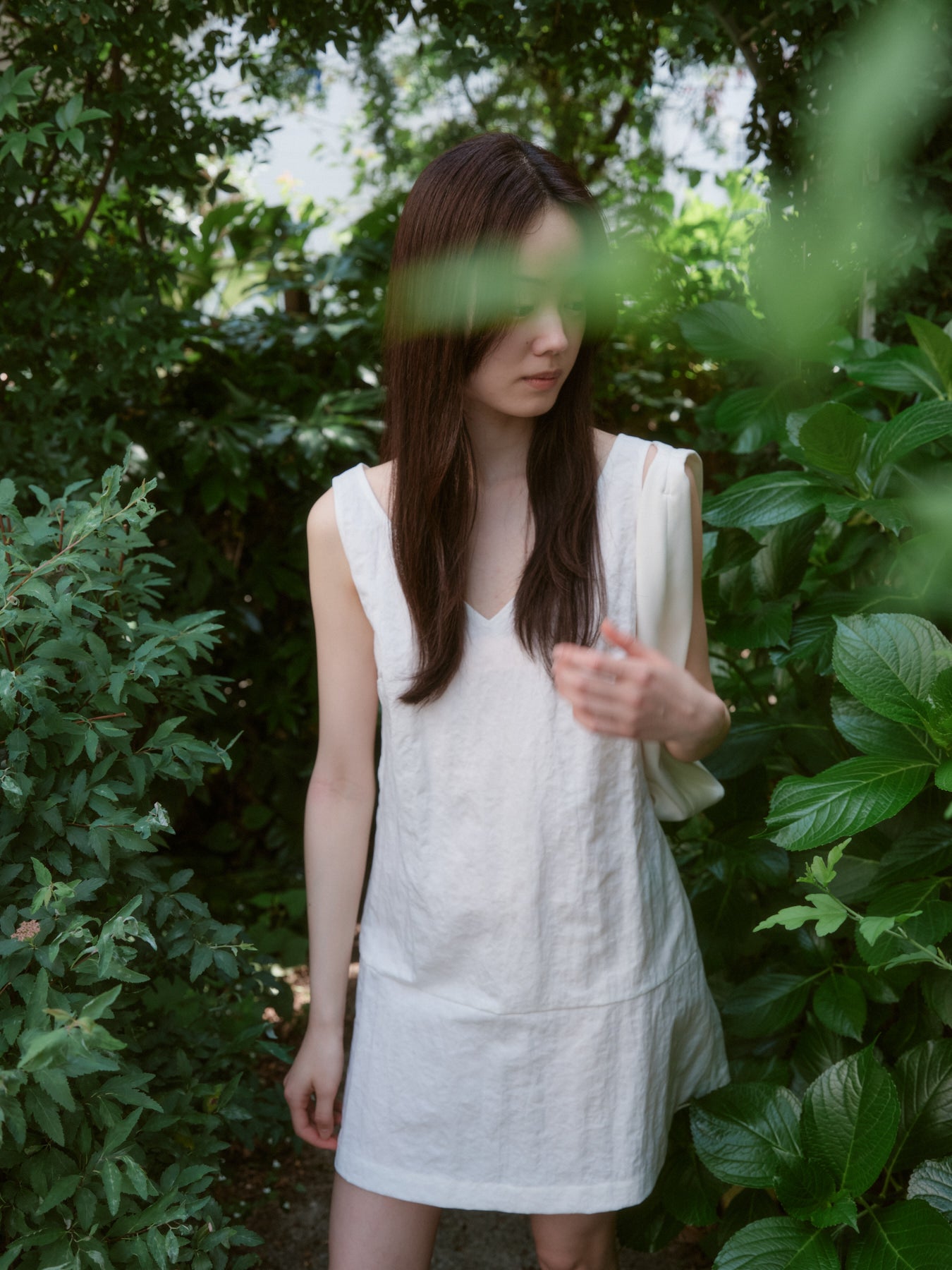 Vネックミニドレス