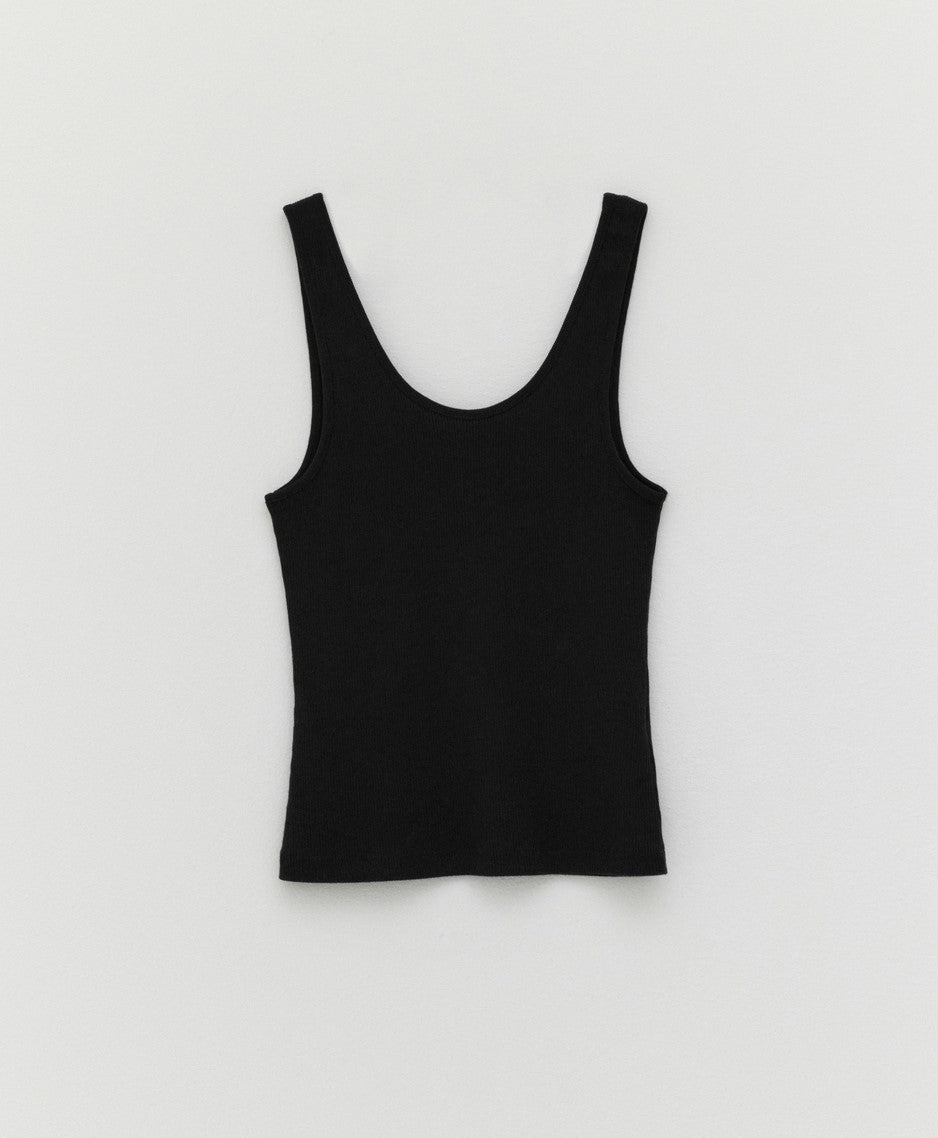 Ｕネックコットンノースリーブトップ