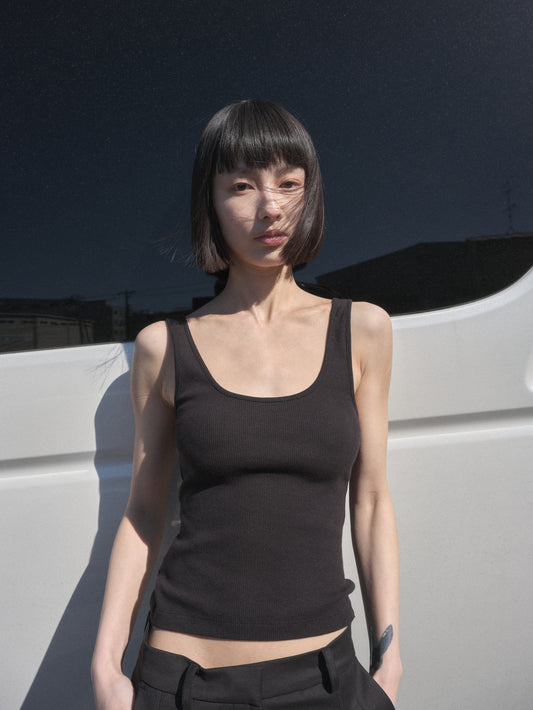 Ｕネックコットンノースリーブトップ