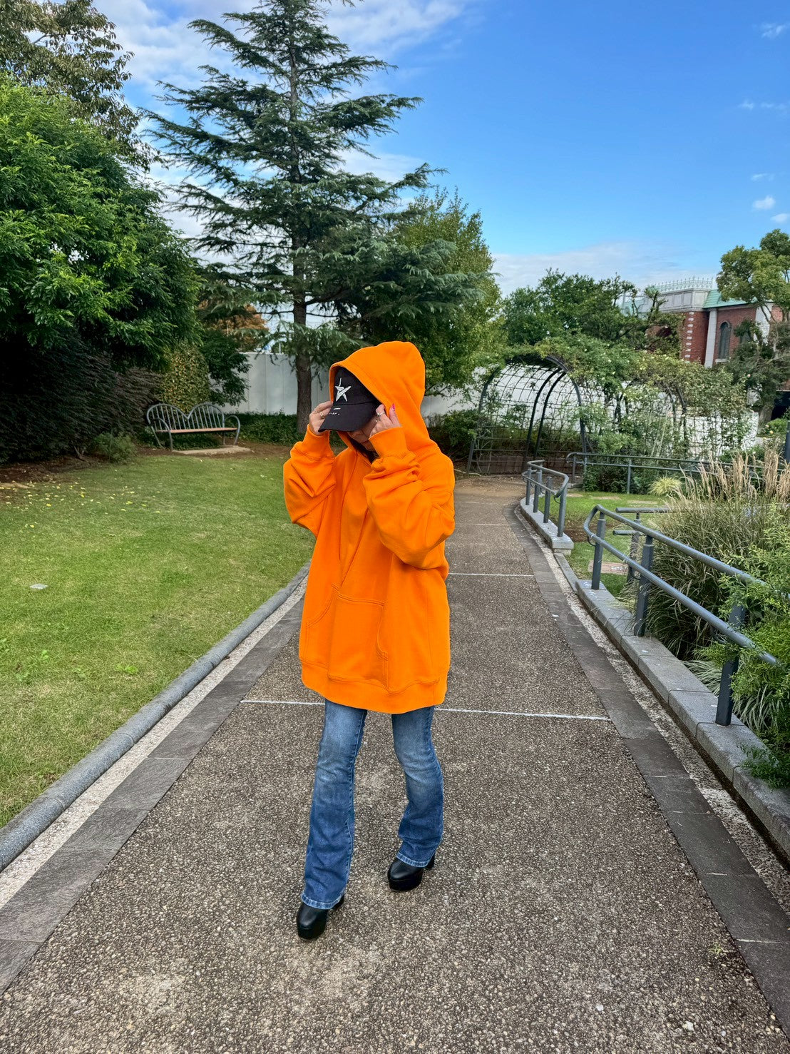 VIVIDロゴフーディー