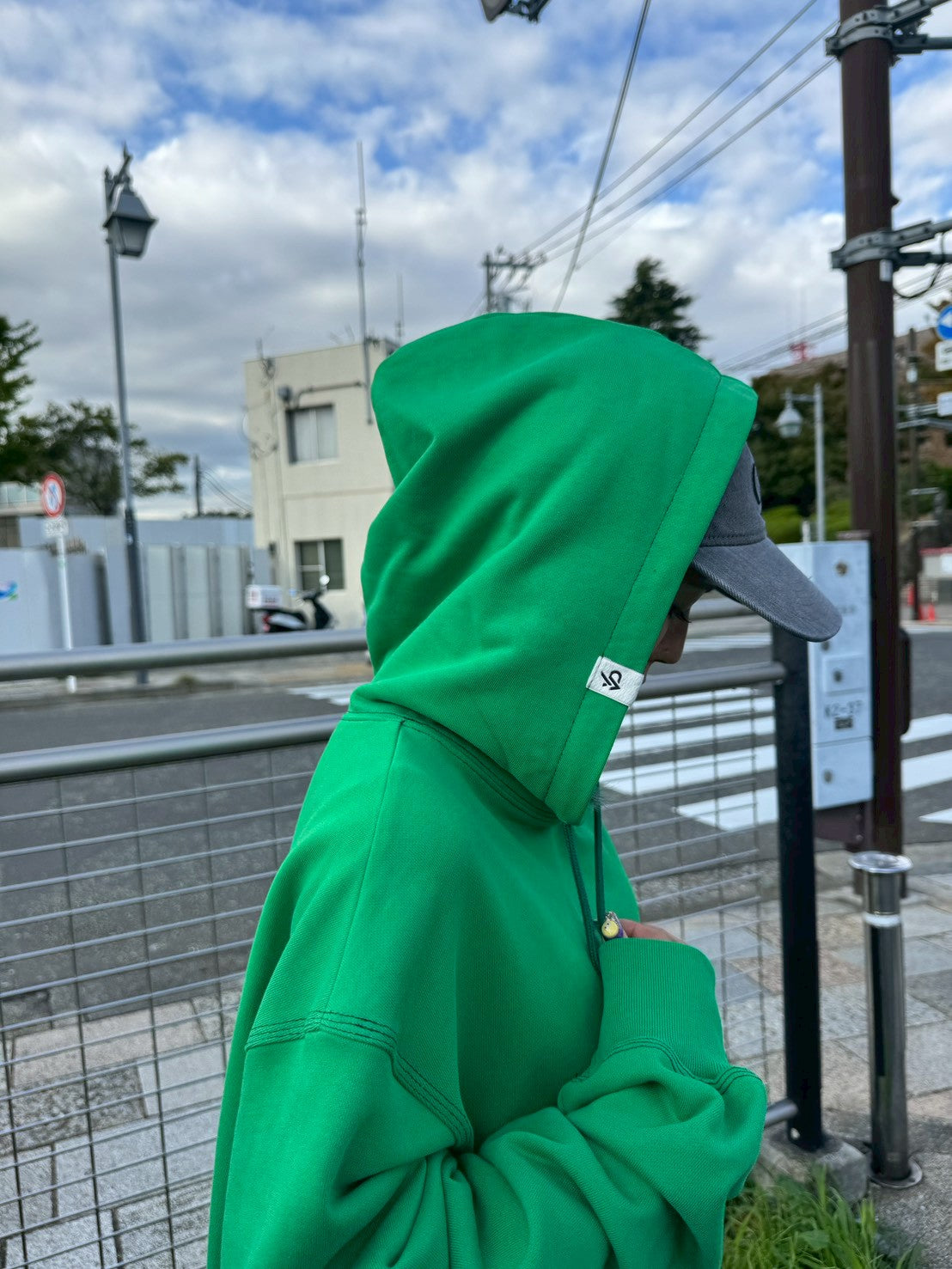 VIVIDロゴフーディー