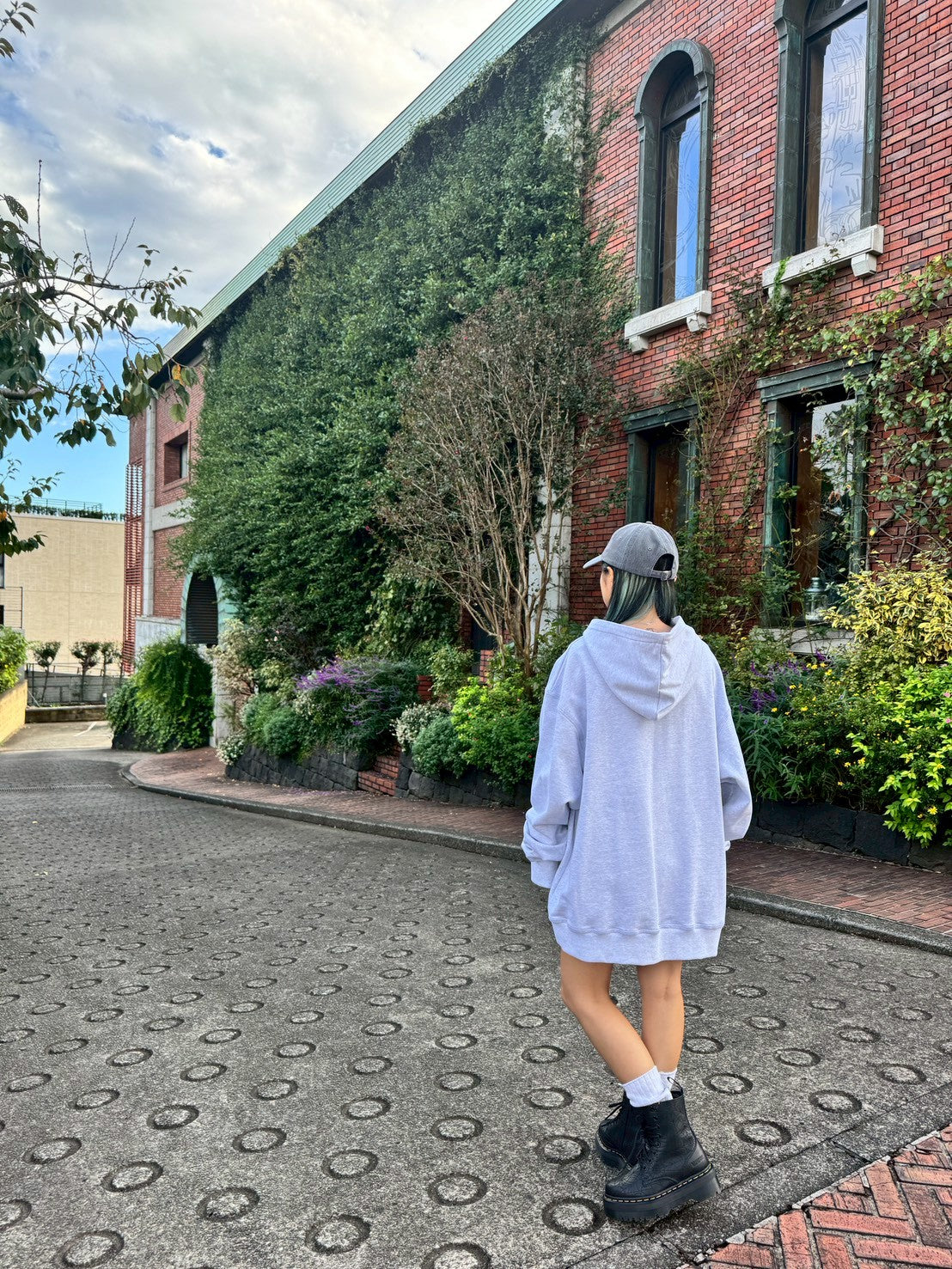 VIVIDロゴフーディー