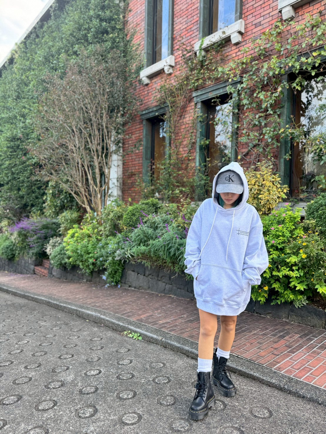 VIVIDロゴフーディー